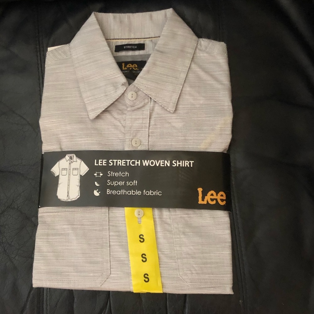 Man’s short sleeves shirt